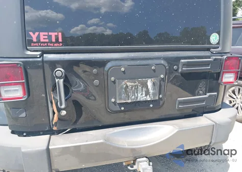 2014 Jeep Wrangler Unlimited Freedom Edition z USA, uszkodzony, nr VIN 1C4BJWDG0EL228649